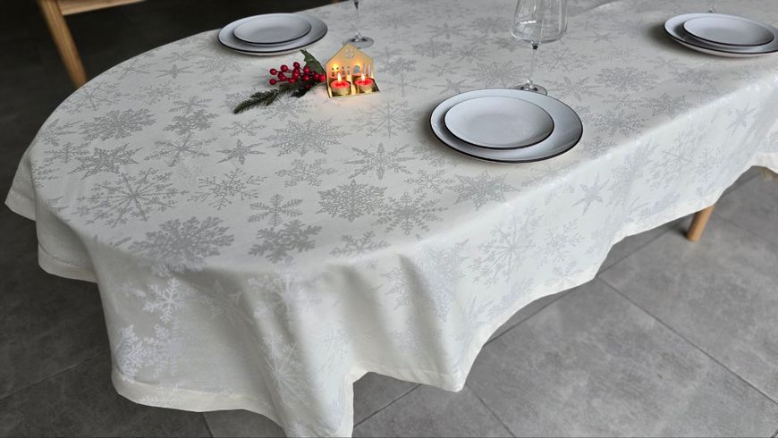 Новорічна молочна скатертина Сніжинки, 160*220 см 184-2 3/1 С фото